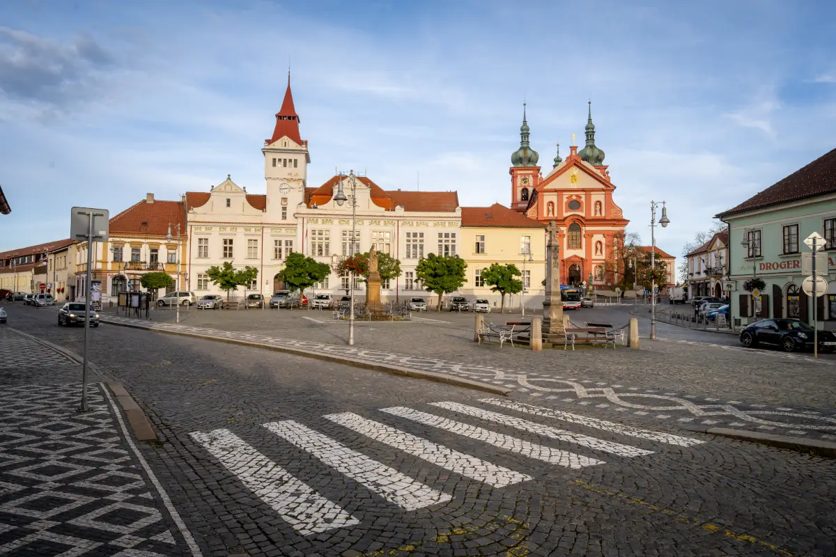 Mariánské náměstí s kostelem Nanabevzetí p. Marie Stará Boleslav